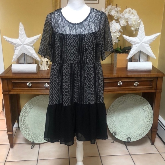 BCBGeneration Women’s Black and White Lace Chiffon Mini Dress Size Medium - Picture 4 of 16